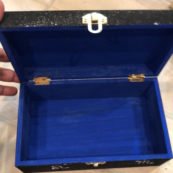 Painted box - Picture 3 of 3